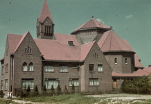 115642 Gezicht op de St.-Gerardus Majellakerk (Thomas à Kempisweg 1) te Utrecht.